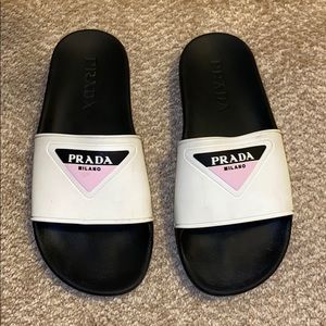 PRADA LOGO PRINT SLIDES